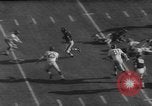 Standbild NFL Riesen versus Bären in 1963 Chicago Illinois USA, 1963, aus Sekunde 19 historischem Filmmaterial Videoclip 65675047251