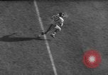 Standbild NFL Riesen versus Bären in 1963 Chicago Illinois USA, 1963, aus Sekunde 31 historischem Filmmaterial Videoclip 65675047251