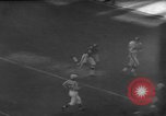 Standbild NFL Riesen versus Bären in 1963 Chicago Illinois USA, 1963, aus Sekunde 43 historischem Filmmaterial Videoclip 65675047251