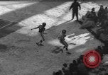 Standbild NFL Riesen versus Bären in 1963 Chicago Illinois USA, 1963, aus Sekunde 45 historischem Filmmaterial Videoclip 65675047251