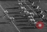 Standbild NFL Riesen versus Bären in 1963 Chicago Illinois USA, 1963, aus Sekunde 49 historischem Filmmaterial Videoclip 65675047251