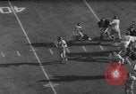 Standbild NFL Riesen versus Bären in 1963 Chicago Illinois USA, 1963, aus Sekunde 52 historischem Filmmaterial Videoclip 65675047251