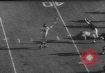 Standbild NFL Riesen versus Bären in 1963 Chicago Illinois USA, 1963, aus Sekunde 53 historischem Filmmaterial Videoclip 65675047251