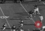Standbild NFL Riesen versus Bären in 1963 Chicago Illinois USA, 1963, aus Sekunde 54 historischem Filmmaterial Videoclip 65675047251