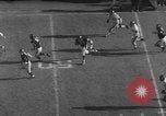 Standbild NFL Riesen versus Bären in 1963 Chicago Illinois USA, 1963, aus Sekunde 57 historischem Filmmaterial Videoclip 65675047251