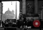 Standbild Verkehrspolizisten Rom Italien, 1934, aus Sekunde 1 historischem Filmmaterial Videoclip 65675047262