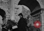 Standbild Verkehrspolizisten Rom Italien, 1934, aus Sekunde 14 historischem Filmmaterial Videoclip 65675047262