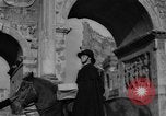 Standbild Verkehrspolizisten Rom Italien, 1934, aus Sekunde 16 historischem Filmmaterial Videoclip 65675047262