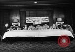 Image Donut trempant semaine New York United States USA, 1946, de la seconde 7 séquences d'archives historiques vidéo 65675047264
