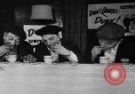 Image Donut trempant semaine New York United States USA, 1946, de la seconde 9 séquences d'archives historiques vidéo 65675047264