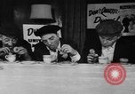 Image Donut trempant semaine New York United States USA, 1946, de la seconde 10 séquences d'archives historiques vidéo 65675047264