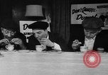 Image Donut trempant semaine New York United States USA, 1946, de la seconde 12 séquences d'archives historiques vidéo 65675047264