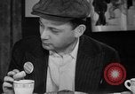 Image Donut trempant semaine New York United States USA, 1946, de la seconde 14 séquences d'archives historiques vidéo 65675047264
