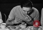 Image Donut trempant semaine New York United States USA, 1946, de la seconde 31 séquences d'archives historiques vidéo 65675047264