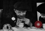 Image Donut trempant semaine New York United States USA, 1946, de la seconde 37 séquences d'archives historiques vidéo 65675047264