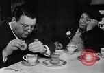 Image Donut trempant semaine New York United States USA, 1946, de la seconde 55 séquences d'archives historiques vidéo 65675047264