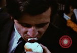 Standbild Franchise System Übereinkommen New York City USA, 1974, aus Sekunde 15 historischem Filmmaterial Videoclip 65675047266