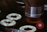 Standbild Franchise System Übereinkommen New York City USA, 1974, aus Sekunde 18 historischem Filmmaterial Videoclip 65675047266
