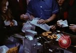 Standbild Franchise System Übereinkommen New York City USA, 1974, aus Sekunde 22 historischem Filmmaterial Videoclip 65675047266