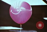 Standbild Franchise System Übereinkommen New York City USA, 1974, aus Sekunde 25 historischem Filmmaterial Videoclip 65675047266