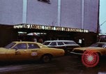 Standbild Franchise System Übereinkommen New York City USA, 1974, aus Sekunde 51 historischem Filmmaterial Videoclip 65675047266