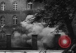 Immagine di Tedeschi attacco polacco difensori in ufficio postale a Danzica Danzica Polonia, 1939, secondo 51 filmato di repertorio 65675047347