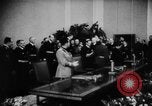 Image le chant d'un pacte Berlin Allemagne, 1940, de la seconde 23 séquences d'archives historiques vidéo 65675047353