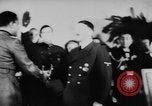 Image le chant d'un pacte Berlin Allemagne, 1940, de la seconde 34 séquences d'archives historiques vidéo 65675047353