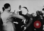 Image le chant d'un pacte Berlin Allemagne, 1940, de la seconde 37 séquences d'archives historiques vidéo 65675047353