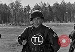 Standbild Rifle Squad Truppen United States USA, 1961, aus Sekunde 30 historischem Filmmaterial Videoclip 65675047371