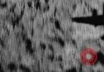 Standbild blinde Bombardierung United States USA, 1945, aus Sekunde 44 historischem Filmmaterial Videoclip 65675047379
