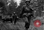 Standbild Amerikanische Infanterie im Zweiten Weltkrieg europäische Theater, 1944, aus Sekunde 19 historischem Filmmaterial Videoclip 65675047390