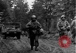 Standbild Amerikanische Infanterie im Zweiten Weltkrieg europäische Theater, 1944, aus Sekunde 23 historischem Filmmaterial Videoclip 65675047390