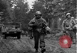 Standbild Amerikanische Infanterie im Zweiten Weltkrieg europäische Theater, 1944, aus Sekunde 24 historischem Filmmaterial Videoclip 65675047390