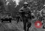 Standbild Amerikanische Infanterie im Zweiten Weltkrieg europäische Theater, 1944, aus Sekunde 25 historischem Filmmaterial Videoclip 65675047390