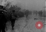 Standbild Amerikanische Infanterie im Zweiten Weltkrieg europäische Theater, 1944, aus Sekunde 29 historischem Filmmaterial Videoclip 65675047390