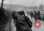 Standbild Amerikanische Infanterie im Zweiten Weltkrieg europäische Theater, 1944, aus Sekunde 34 historischem Filmmaterial Videoclip 65675047390