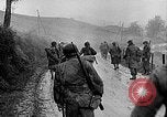 Standbild Amerikanische Infanterie im Zweiten Weltkrieg europäische Theater, 1944, aus Sekunde 35 historischem Filmmaterial Videoclip 65675047390