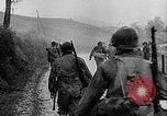 Standbild Amerikanische Infanterie im Zweiten Weltkrieg europäische Theater, 1944, aus Sekunde 36 historischem Filmmaterial Videoclip 65675047390