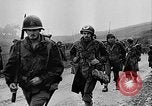 Standbild Amerikanische Infanterie im Zweiten Weltkrieg europäische Theater, 1944, aus Sekunde 42 historischem Filmmaterial Videoclip 65675047390