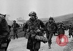 Standbild Amerikanische Infanterie im Zweiten Weltkrieg europäische Theater, 1944, aus Sekunde 43 historischem Filmmaterial Videoclip 65675047390