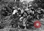 Standbild Dekontamination Methode United States USA, 1942, aus Sekunde 13 historischem Filmmaterial Videoclip 65675047395