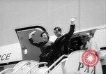 Standbild Vice President Richard Nixon und Frau Pat Nixon Caracas Venezuela, 1958, aus Sekunde 1 historischem Filmmaterial Videoclip 65675047398