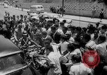 Standbild Vice President Richard Nixon und Frau Pat Nixon Caracas Venezuela, 1958, aus Sekunde 13 historischem Filmmaterial Videoclip 65675047398