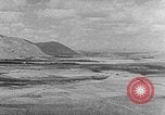 Image berger arabe joue instrument Palestine, 1941, de la seconde 28 séquences d'archives historiques vidéo 65675047419