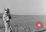 Image berger arabe joue instrument Palestine, 1941, de la seconde 32 séquences d'archives historiques vidéo 65675047419