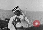 Image berger arabe joue instrument Palestine, 1941, de la seconde 41 séquences d'archives historiques vidéo 65675047419
