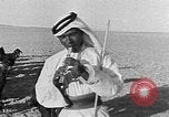 Image berger arabe joue instrument Palestine, 1941, de la seconde 43 séquences d'archives historiques vidéo 65675047419