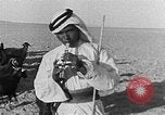 Image berger arabe joue instrument Palestine, 1941, de la seconde 44 séquences d'archives historiques vidéo 65675047419