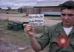 Standbild M-110 SP 8-Zoll howitzer Cu Chi Vietnam, 1967, aus Sekunde 5 historischem Filmmaterial Videoclip 65675047442